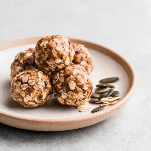 Delicious healthy protein balls with oats and peanut butter.